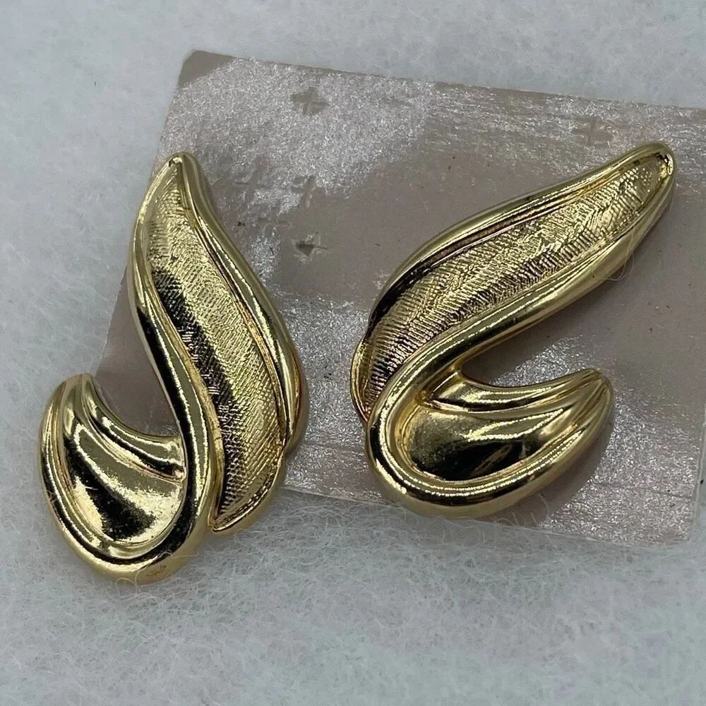 Vintage Avon textured swirl textured big bold pierced earrings